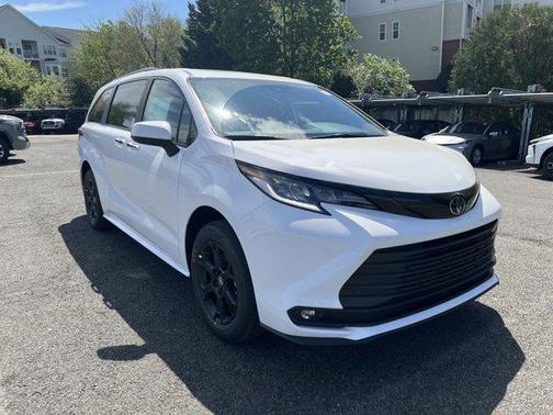 Ice 2026 Toyota Sienna XLE