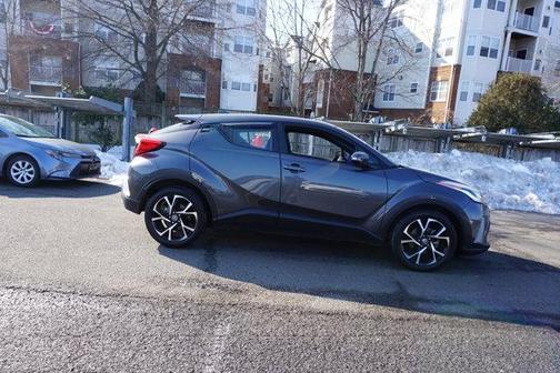 2022 Toyota C-HR XLE