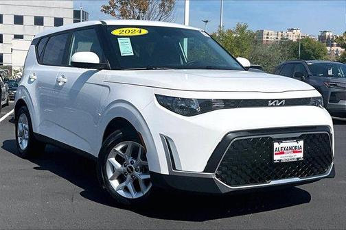 Snow White Pearl 2024 Kia Soul LX