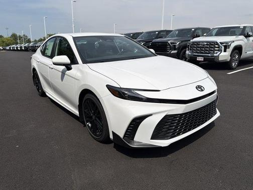 Ice 2026 Toyota Camry SE
