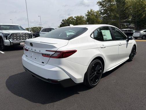 Ice 2026 Toyota Camry SE