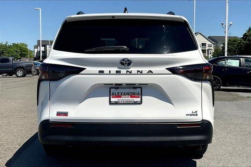 2023 Toyota Sienna LE