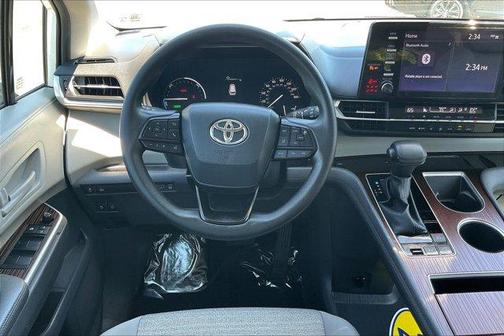 2023 Toyota Sienna LE