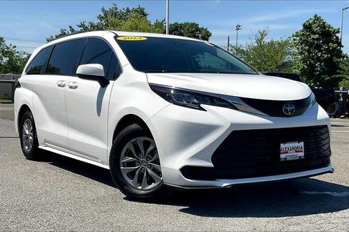 2023 Toyota Sienna LE