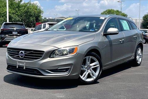Seashell Metallic 2015 Volvo V60 T5 Platinum