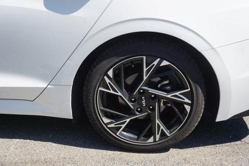 Snow White Pearl 2025 Kia K5 GT-Line