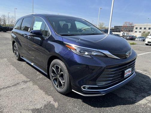 Platinum 2026 Toyota Sienna Platinum 7 Passenger