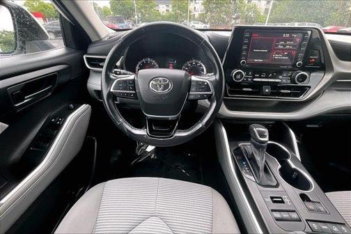 2021 Toyota Highlander LE