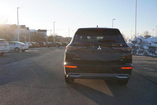 2025 Mitsubishi Outlander SE