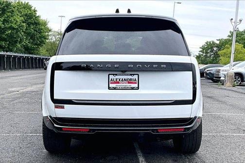 Fuji White 2024 Land Rover Range Rover P530 SE