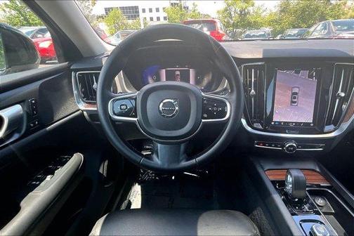 2025 Volvo S60 B5 Plus