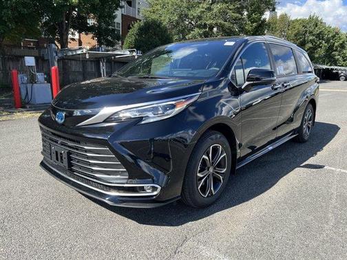 2025 Toyota Sienna Platinum 7 Passenger
