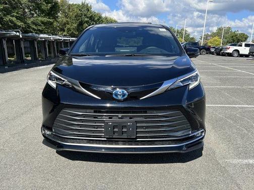 2025 Toyota Sienna Platinum 7 Passenger