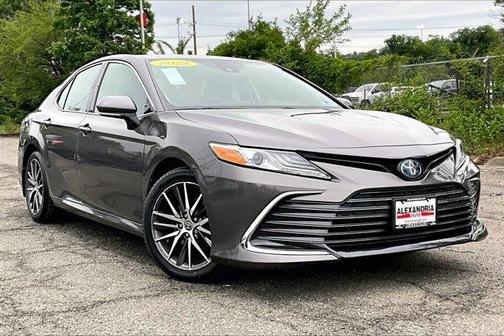 2022 Toyota Camry Hybrid XLE