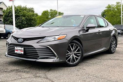 2022 Toyota Camry Hybrid XLE
