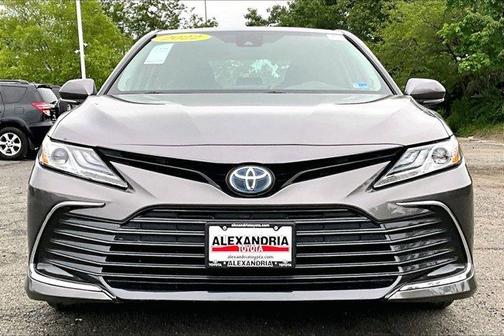 2022 Toyota Camry Hybrid XLE
