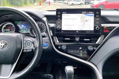 2022 Toyota Camry Hybrid XLE