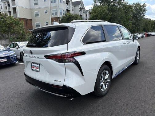 Wind Chill Pearl 2026 Toyota Sienna Limited