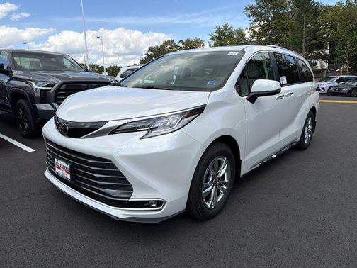 Wind Chill Pearl 2026 Toyota Sienna Limited
