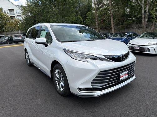 Wind Chill Pearl 2026 Toyota Sienna Limited