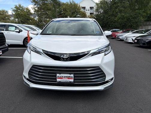Wind Chill Pearl 2026 Toyota Sienna Limited