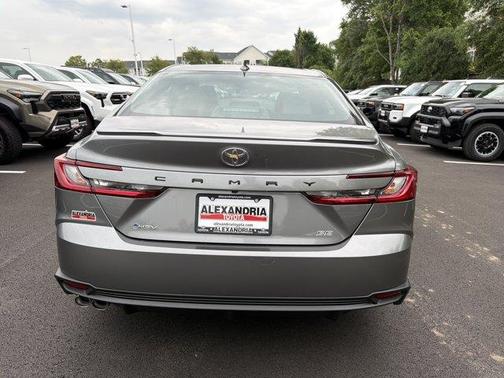 Metal 2026 Toyota Camry SE