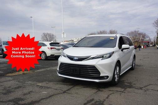 2025 Toyota Sienna XLE