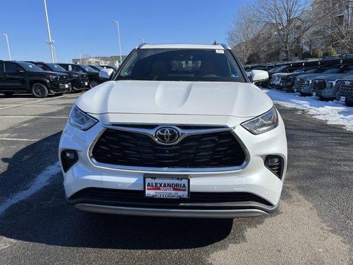 2026 Toyota Highlander Hybrid Platinum