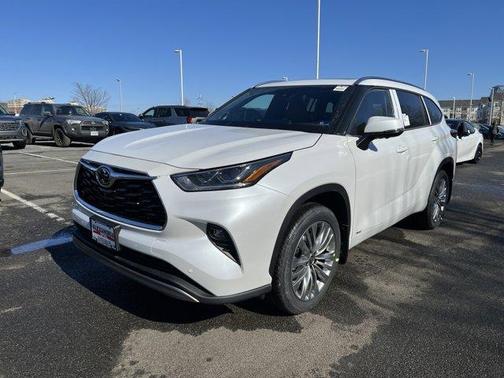 2026 Toyota Highlander Hybrid Platinum