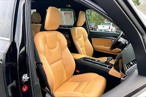 Black 2019 Volvo XC90 T6 Momentum