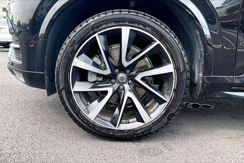 Black 2019 Volvo XC90 T6 Momentum