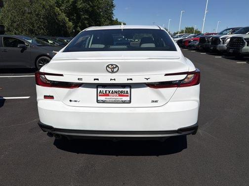 Ice 2026 Toyota Camry SE