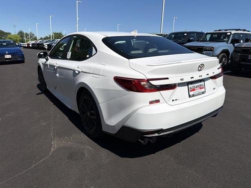 Ice 2026 Toyota Camry SE