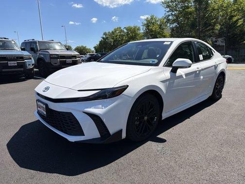 Ice 2026 Toyota Camry SE