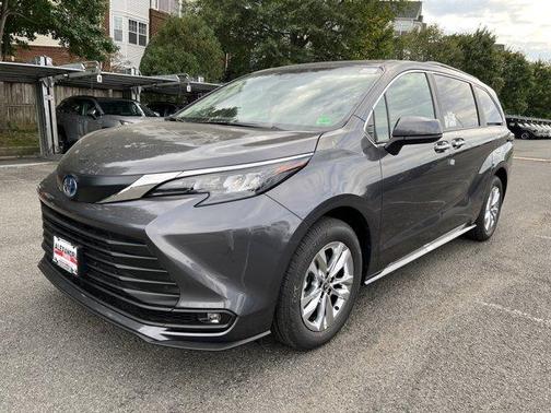 2025 Toyota Sienna XLE