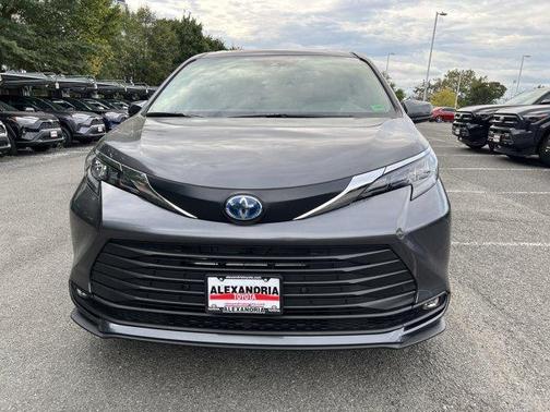 2025 Toyota Sienna XLE