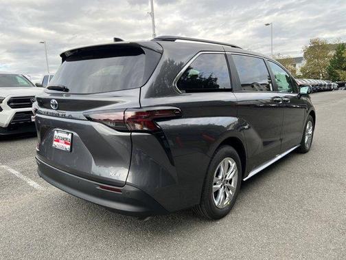 2025 Toyota Sienna XLE