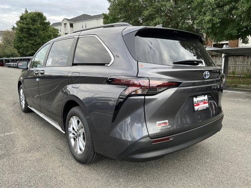 2025 Toyota Sienna XLE