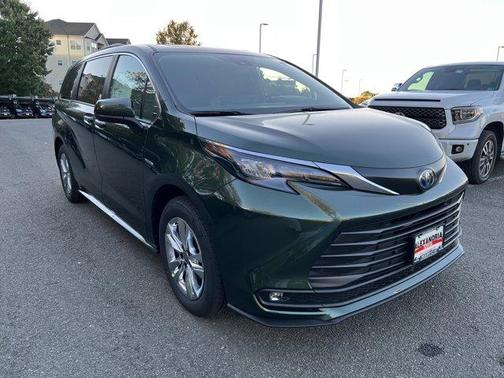 2025 Toyota Sienna XLE