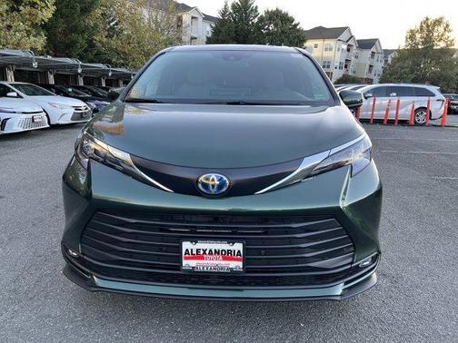 2025 Toyota Sienna XLE