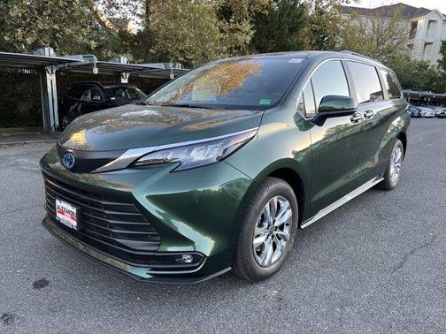 2025 Toyota Sienna XLE