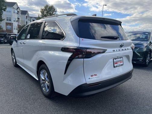 2025 Toyota Sienna XLE