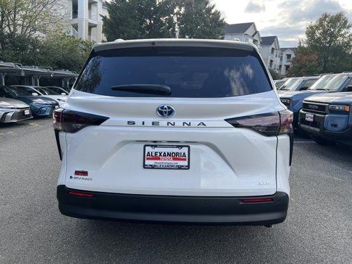 2025 Toyota Sienna XLE