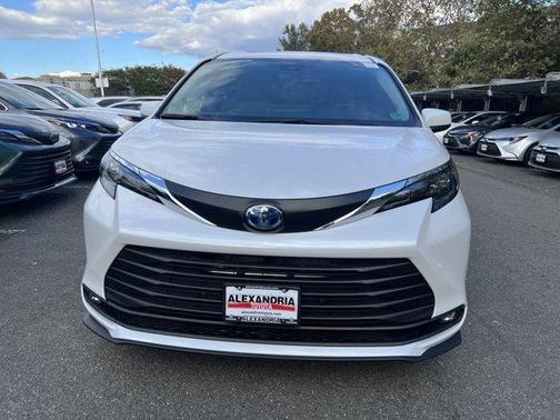 2025 Toyota Sienna XLE