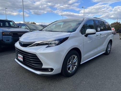 2025 Toyota Sienna XLE