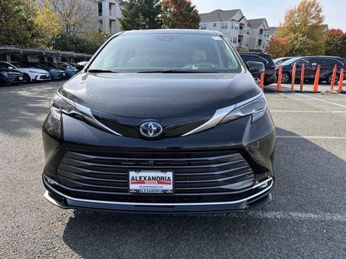 2025 Toyota Sienna Platinum 7 Passenger