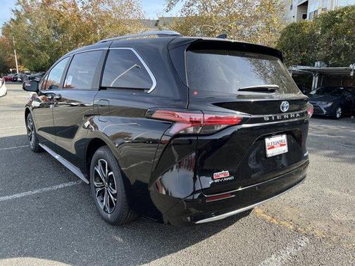 2025 Toyota Sienna Platinum 7 Passenger