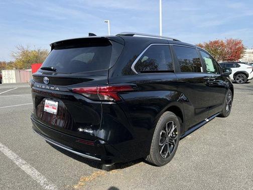 2025 Toyota Sienna Platinum 7 Passenger