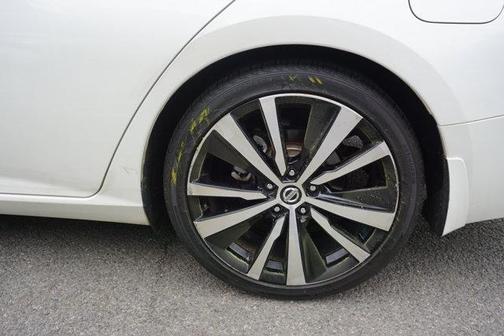 White 2020 Nissan Altima 2.5 SR