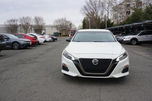 White 2020 Nissan Altima 2.5 SR